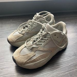 yeezy 700’s in Salt